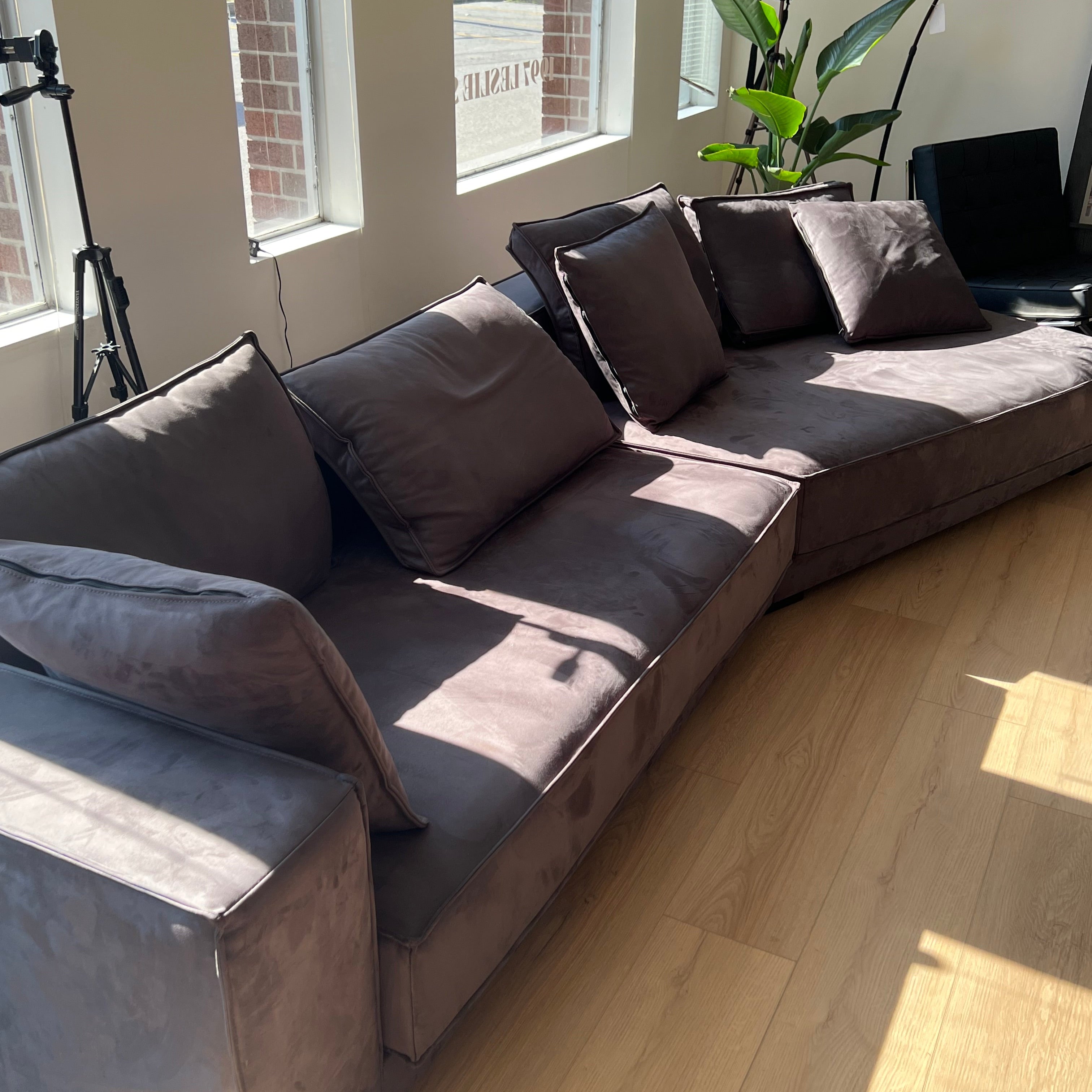 Budapest Lounger - Cozy Furniture & Lifestyle