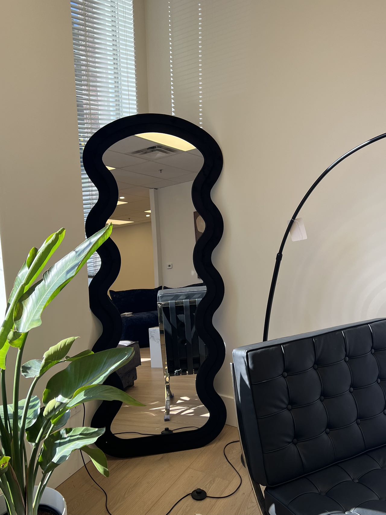 Wavy Floor Full Body Mirror - Cozy Furniture & Lifestyle