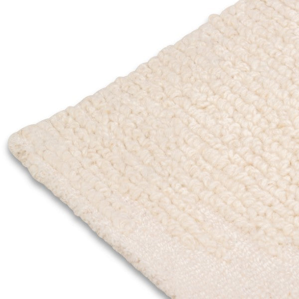 Close-up corner detail of the vinne wool rug showing the neat edge binding and plush hand-tufted pile texture.